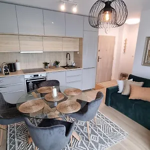 Apartment Mlody - Bezplatny Parking, Mocne Wifi, Dobre Polaczenie Z Lotniskiem Danzig